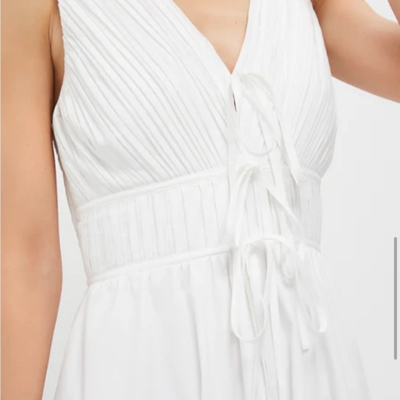 Moon River White V-Neck Pleated Midi Dress Large EUC Tuckernuck - Picture 4 of 9